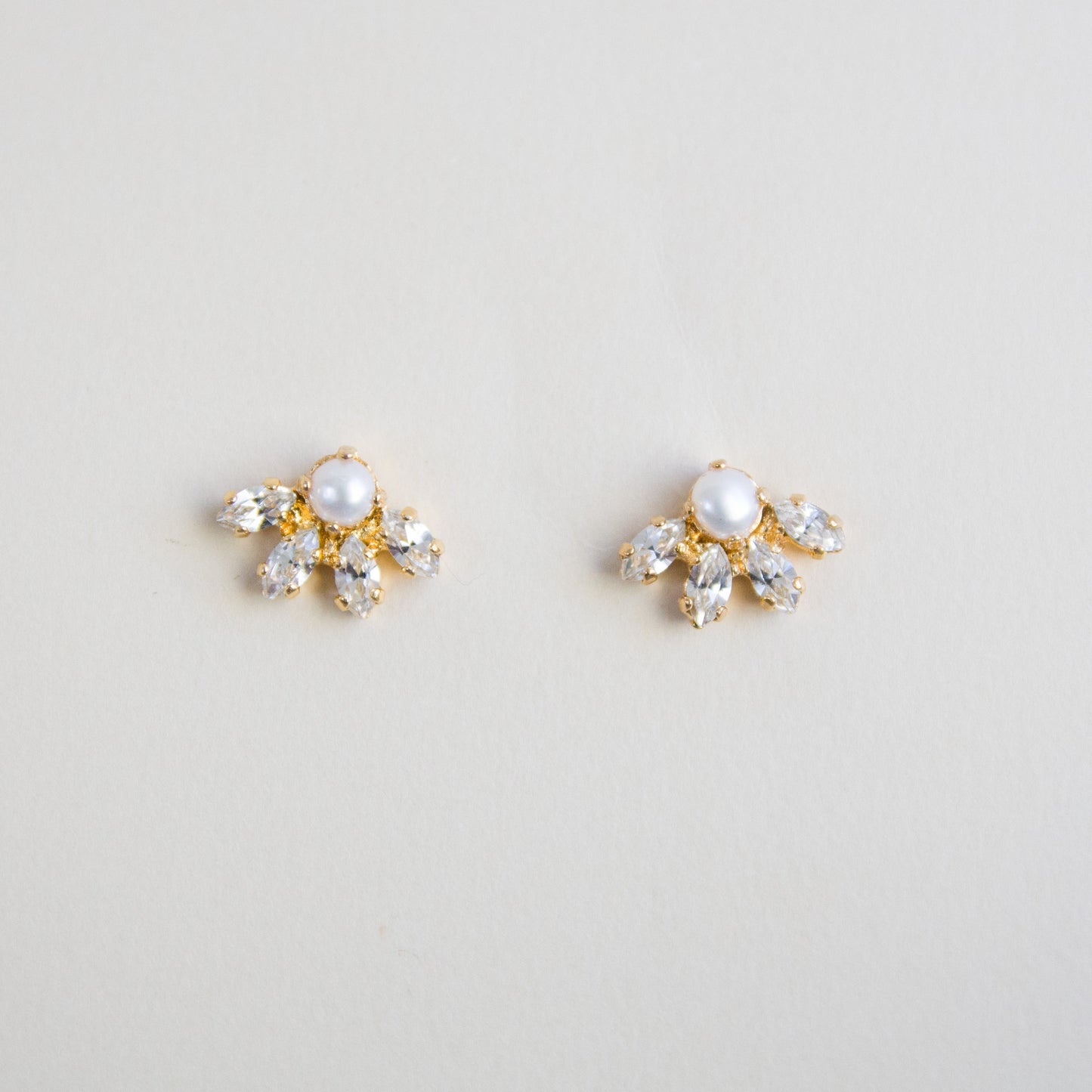 Evie Pearl Earrings