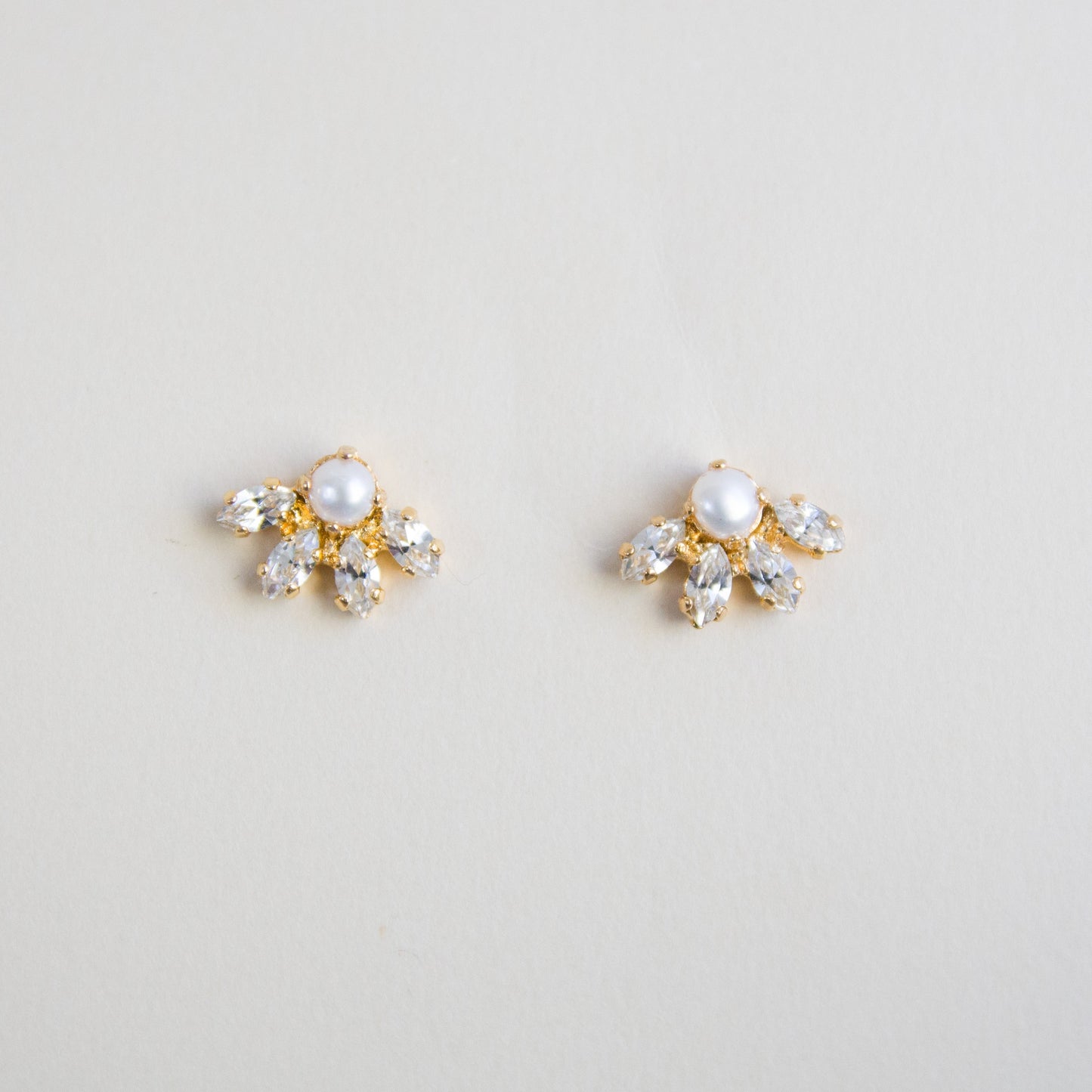 Evie Pearl Earrings