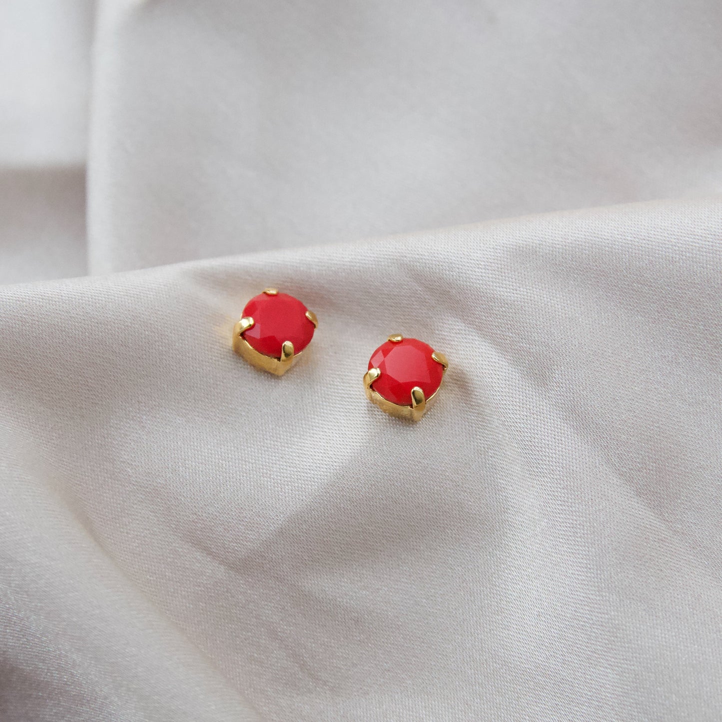 Magie Earrings in Matte Red