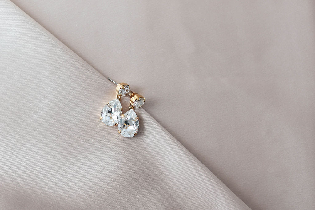 Wedding Earrings for Bride, pear shaped bridal earring