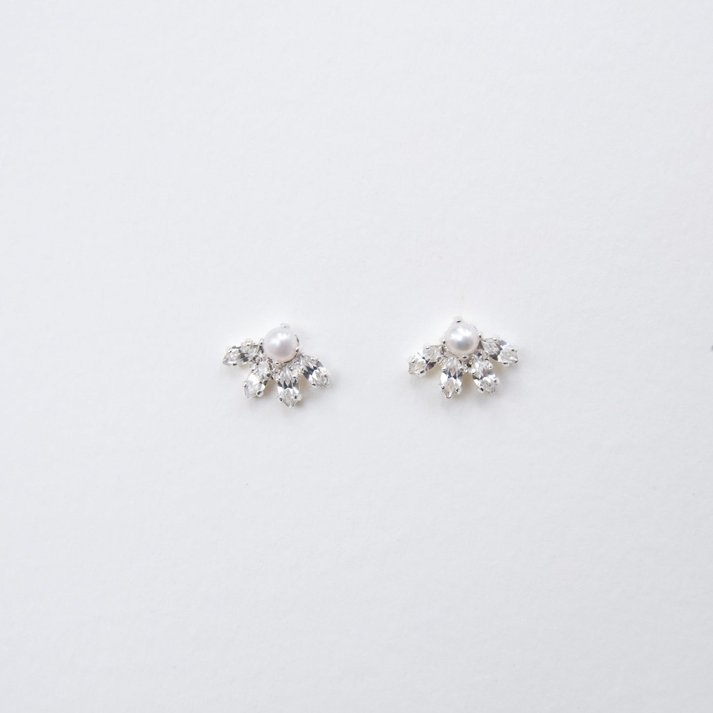 Evie Pearl Earrings