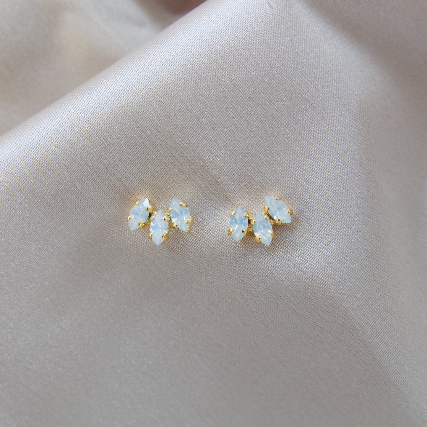 London Earrings White